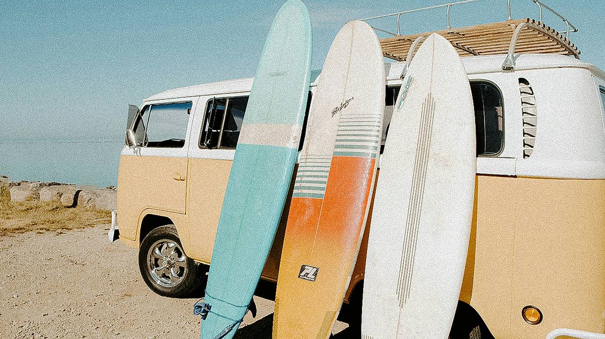 Board vault surfboard luggage accessory to protect a longboard during air travel with reinforced corners and lockable zippers